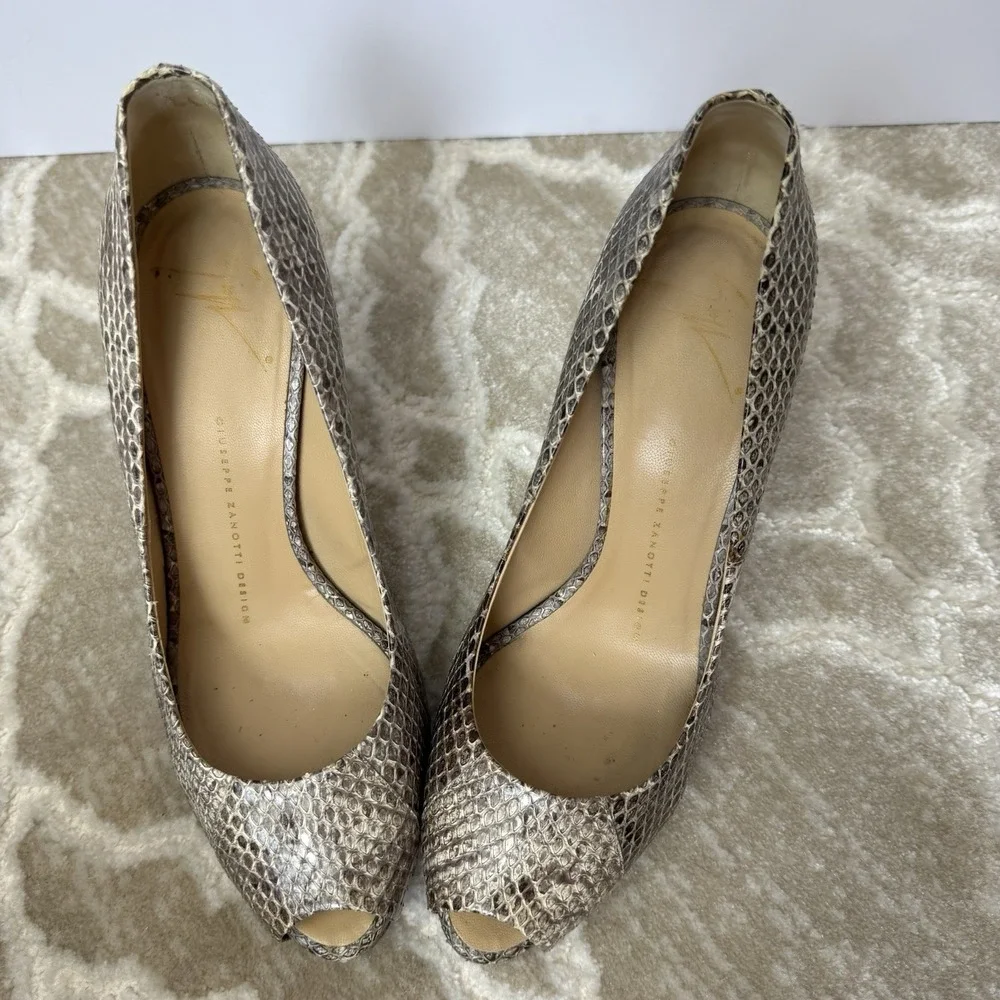 Giuseppe Zanotti Snake Print Embossed Leather Peep Toe Pump Heels EU38 US8‎ Used
